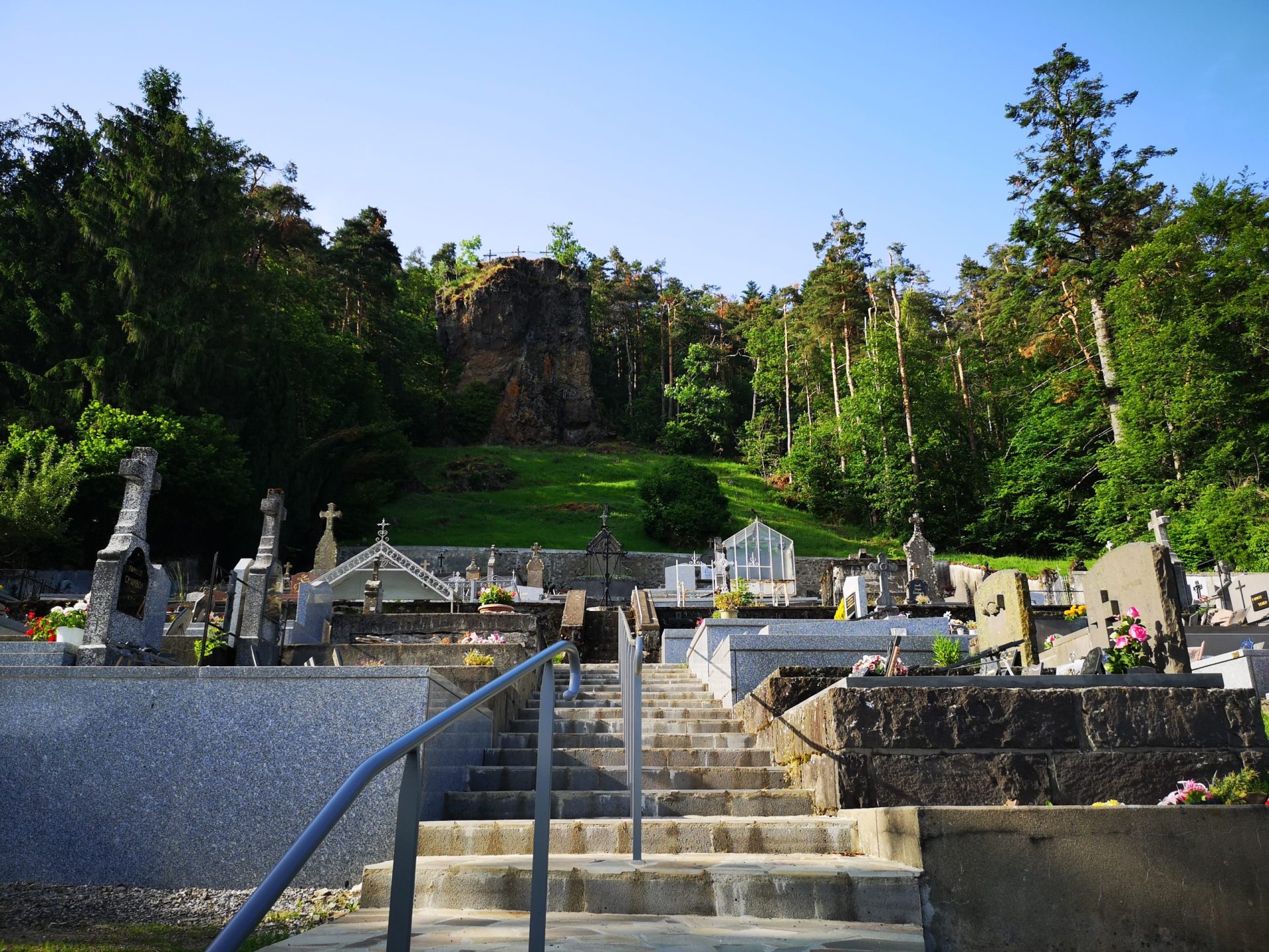 Opération de réhabilitation du cimetière communal